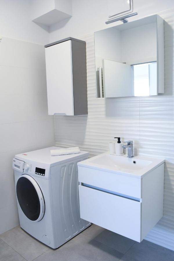 Point Zero Apartment *