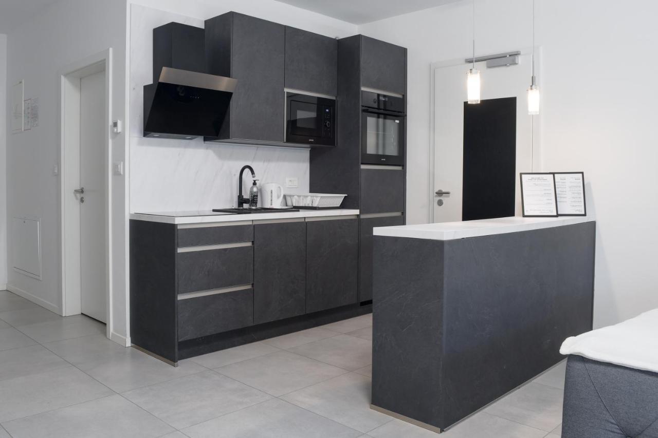 Point Zero Apartment *